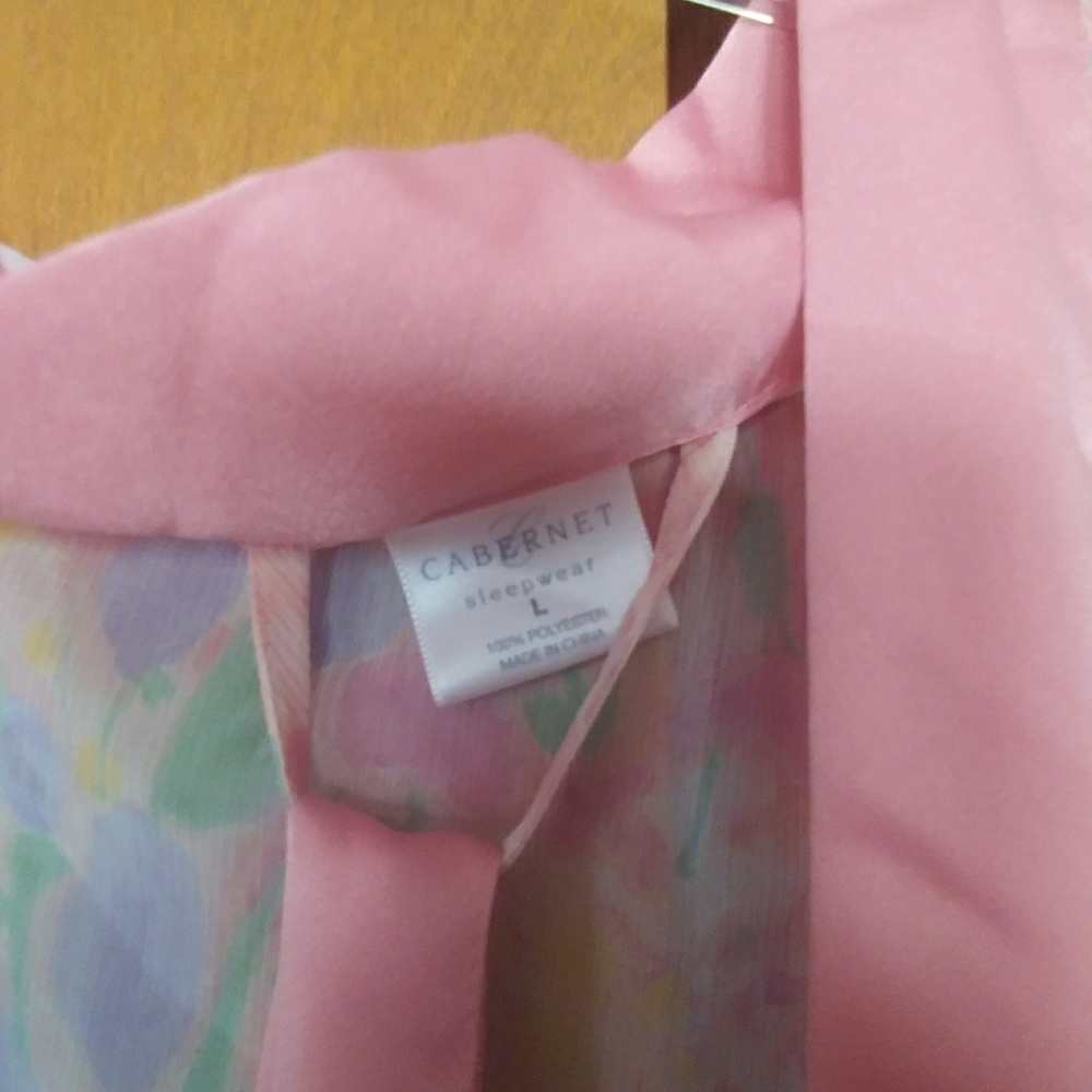 Robe - Picture 2 of 2